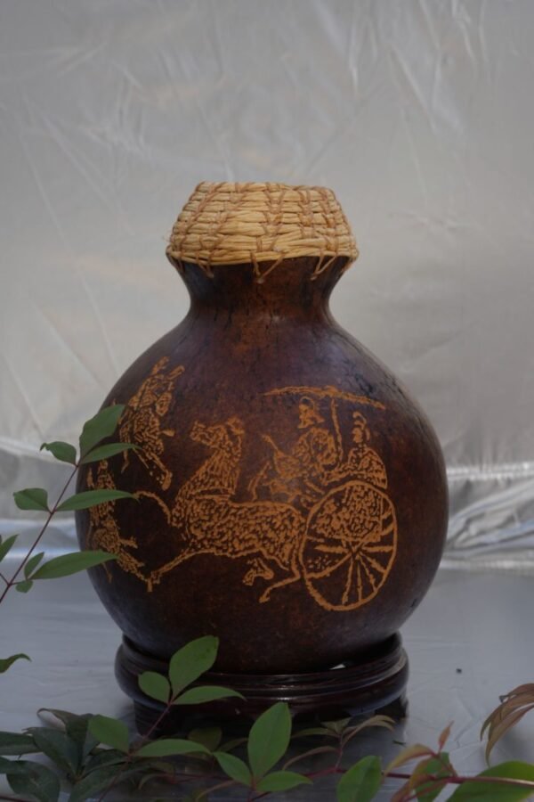 Ancient chariots and horses,Carved gourd vases for dried flowers,Artist hand carved,Natural Gourd